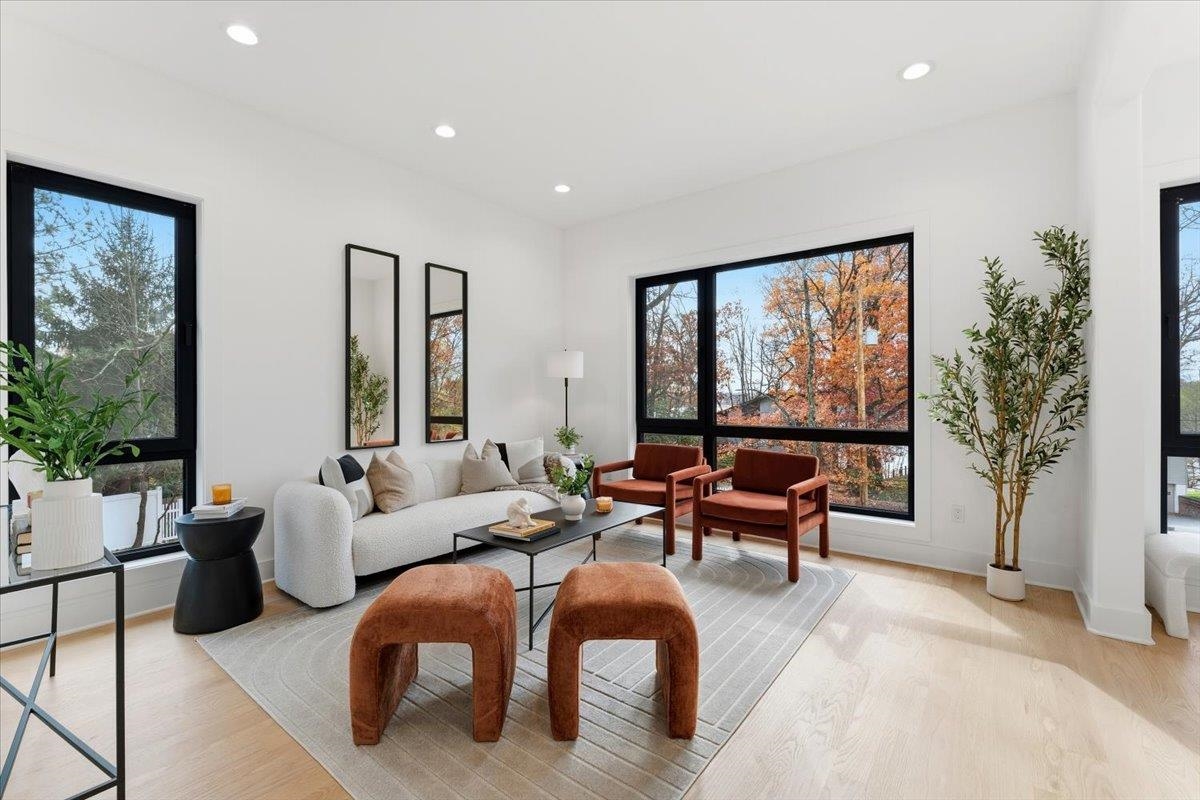 property viewer photo 9