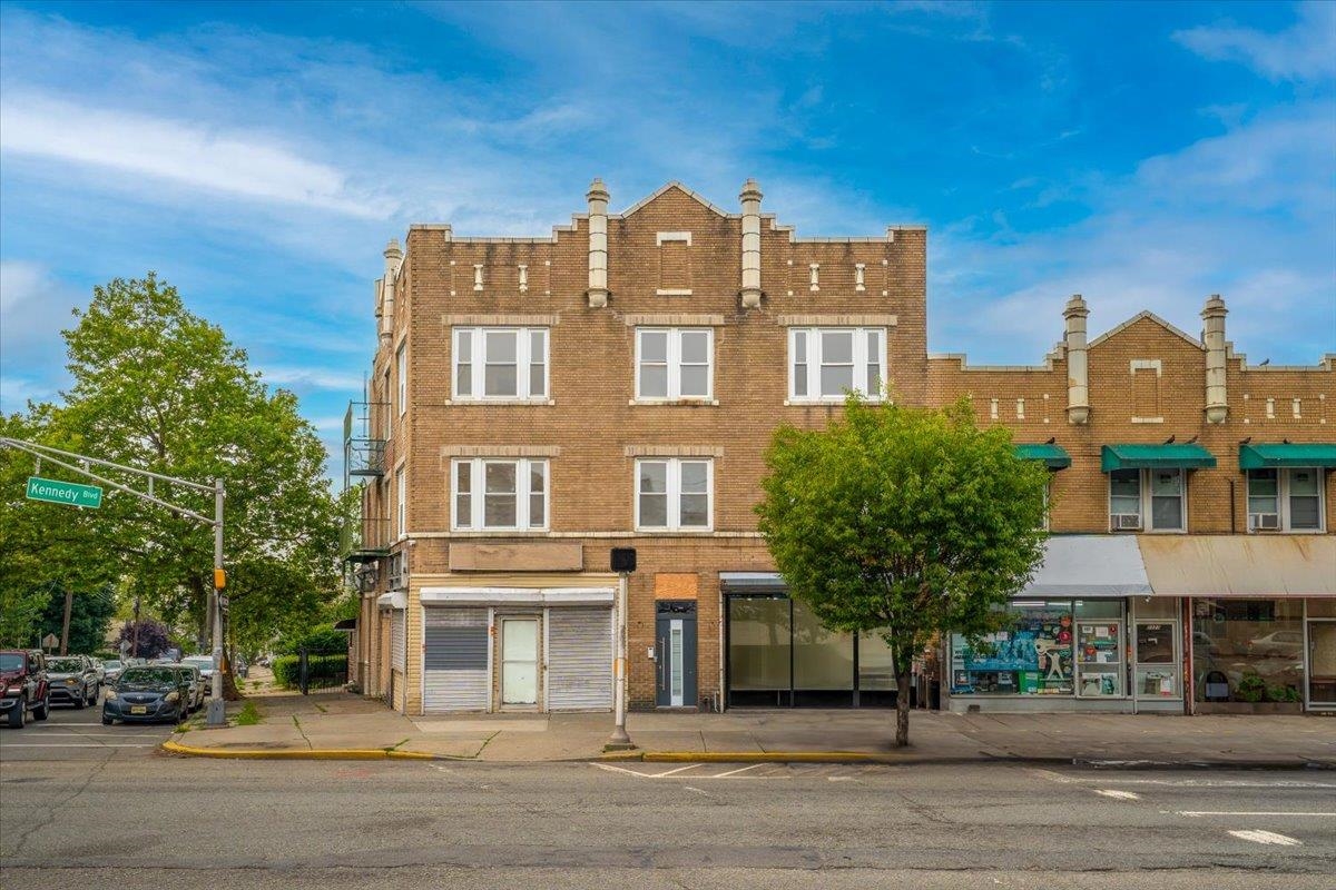 main property photo 4