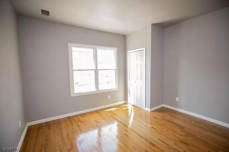 property viewer photo 10