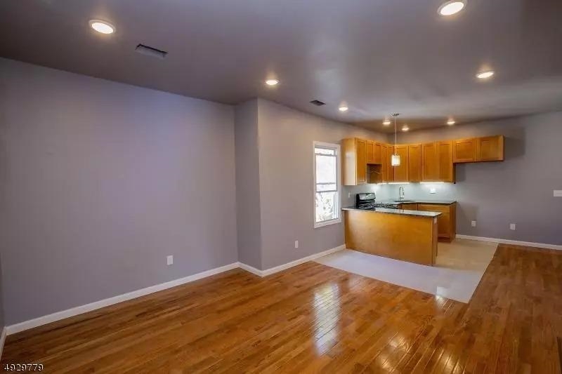 property viewer photo 2