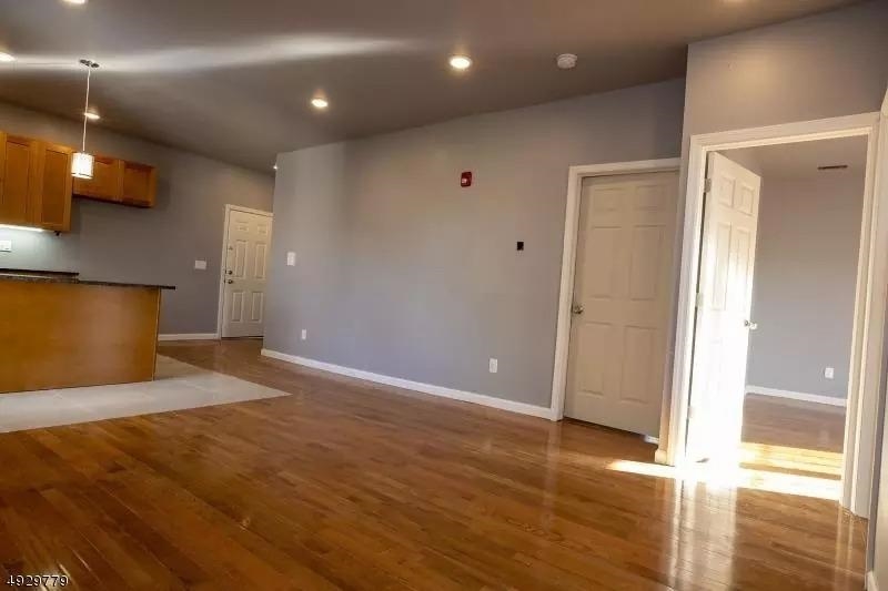 property viewer photo 3