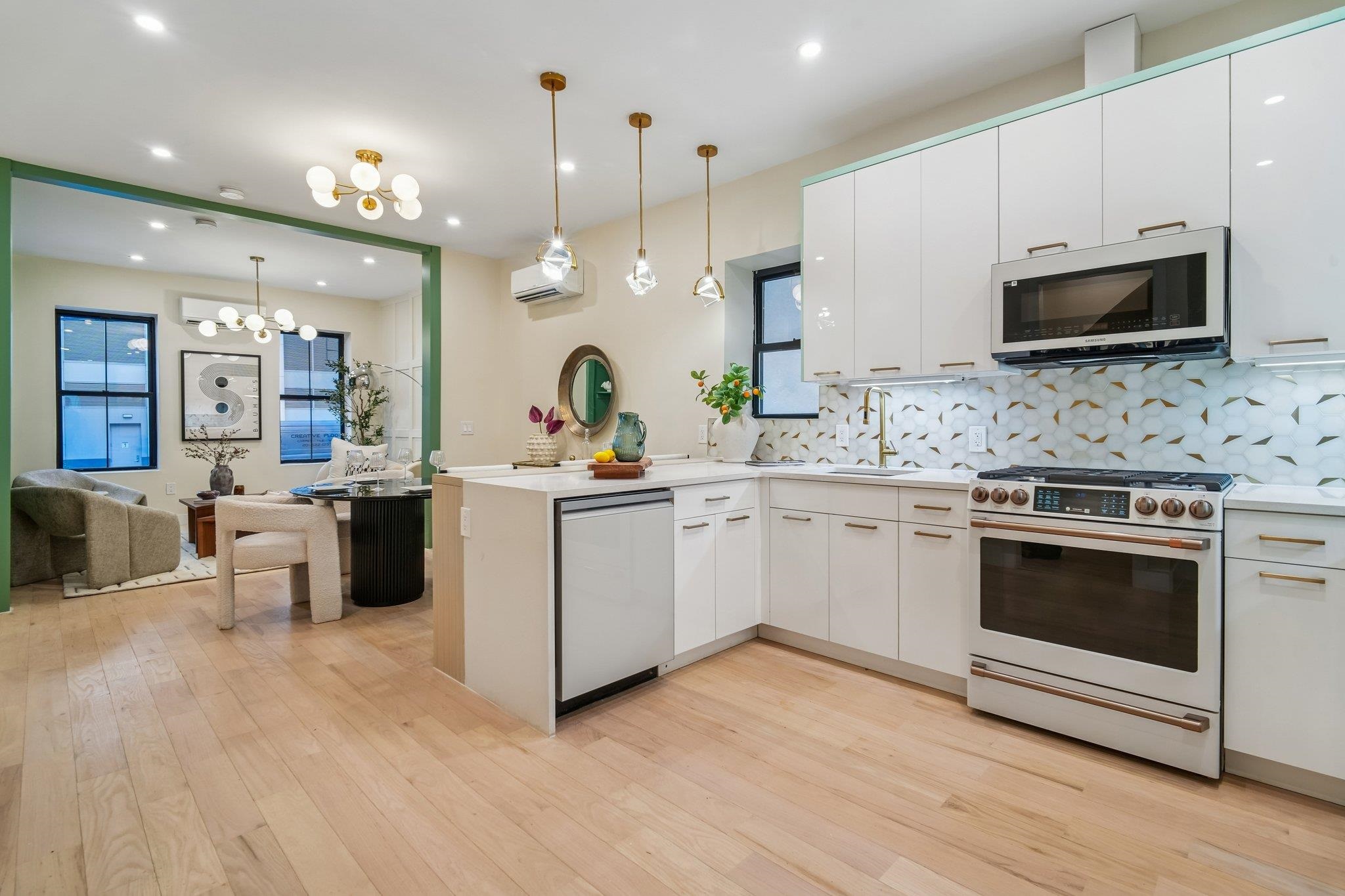 property viewer photo 8