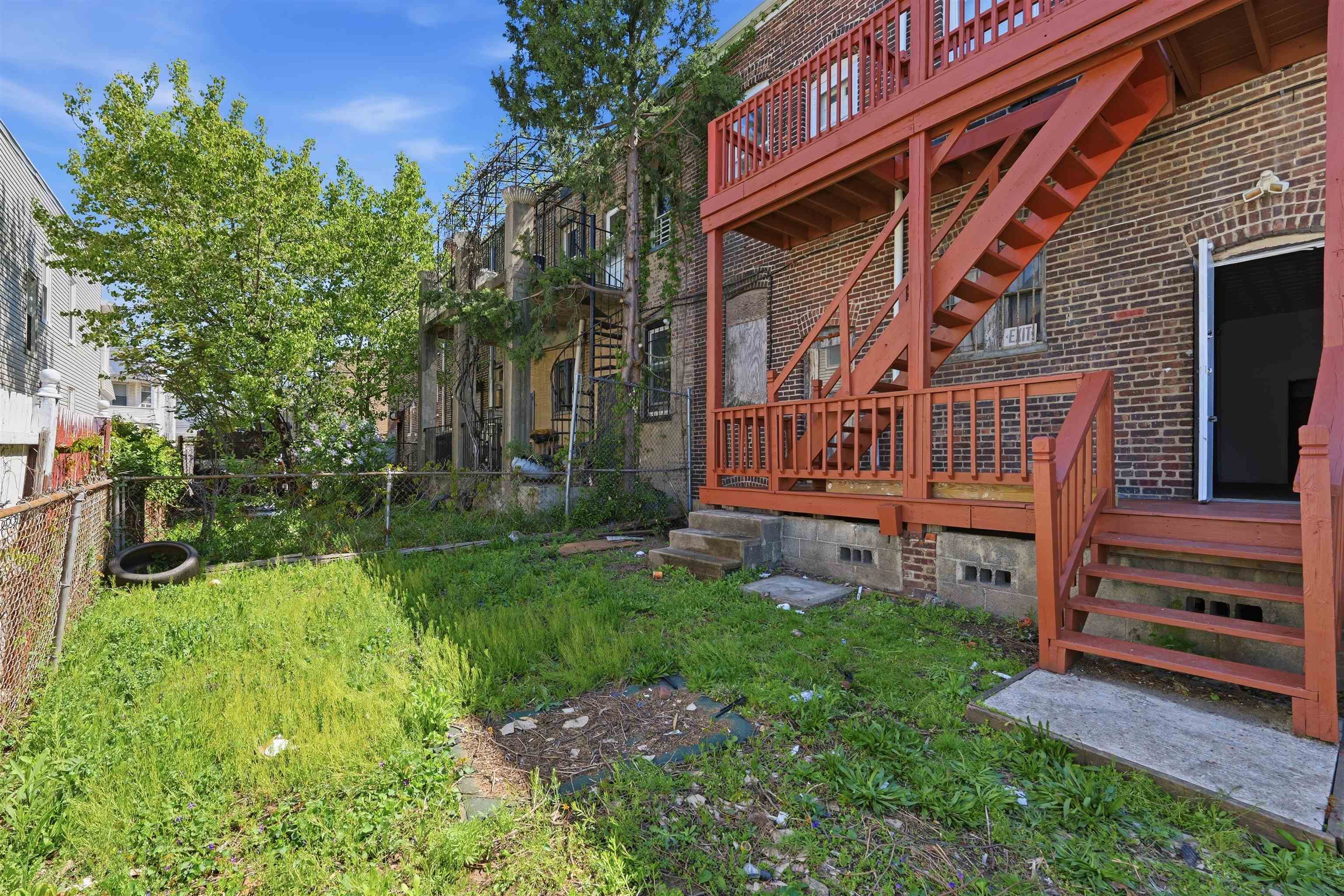 main property photo 18
