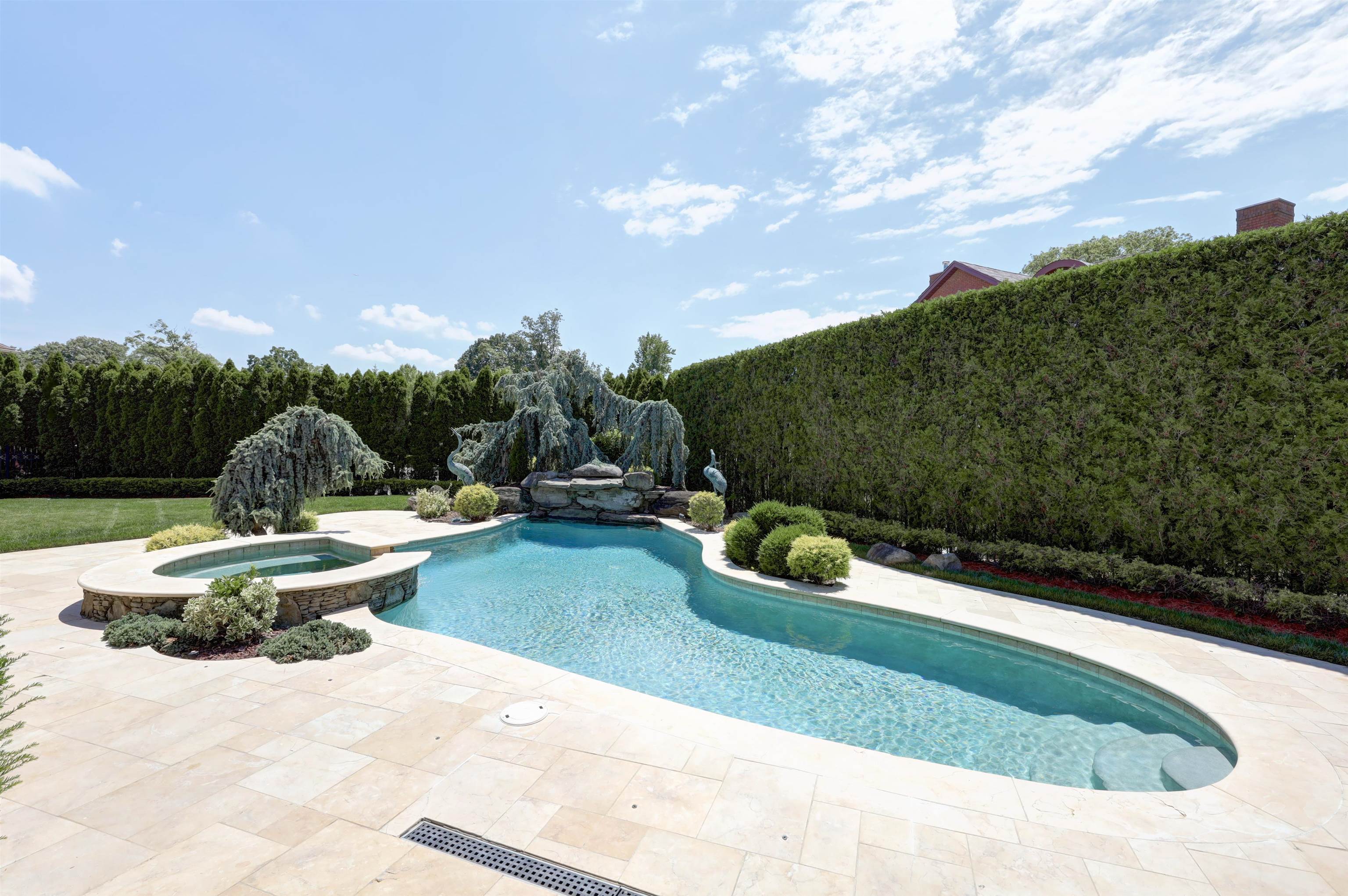 main property photo 25