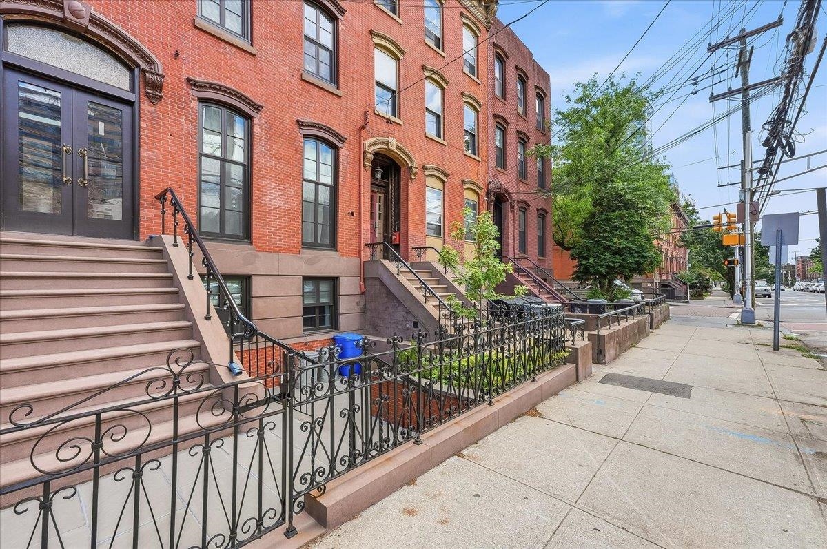 main property photo 14