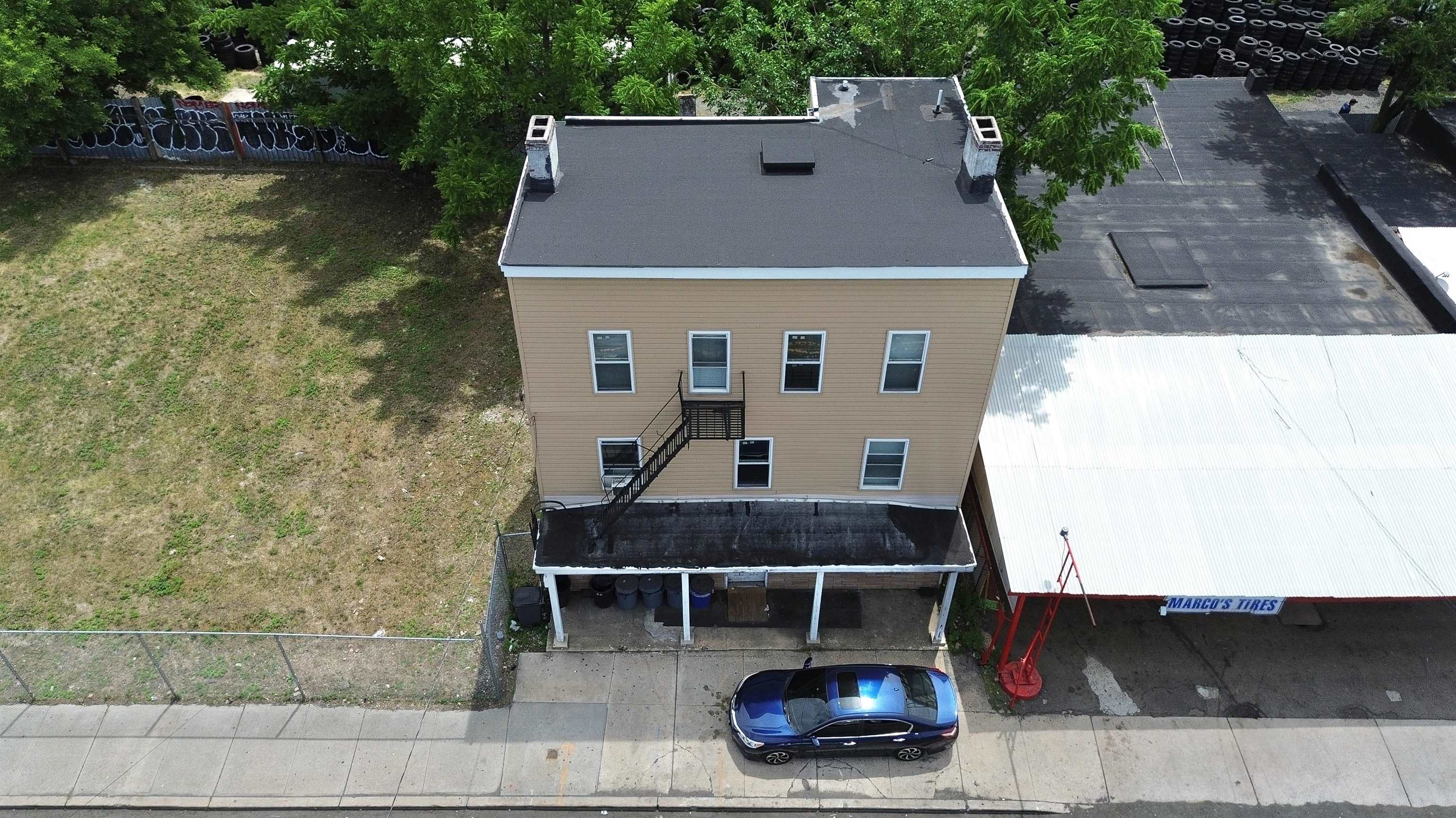 main property photo 8