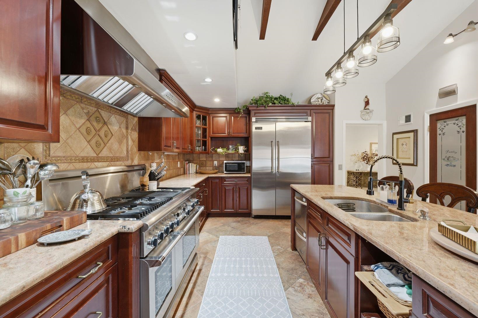 main property photo 6