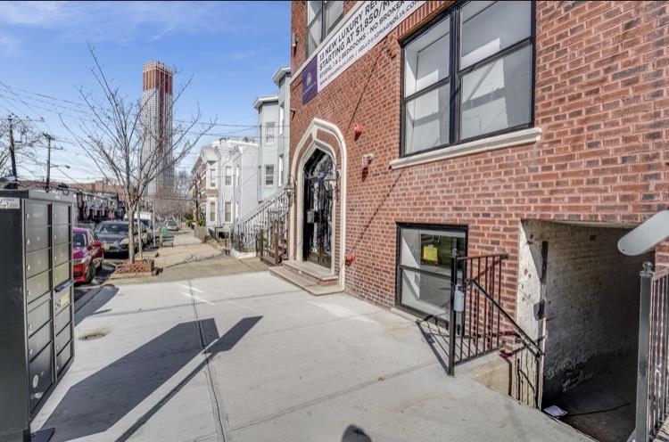 main property photo 11