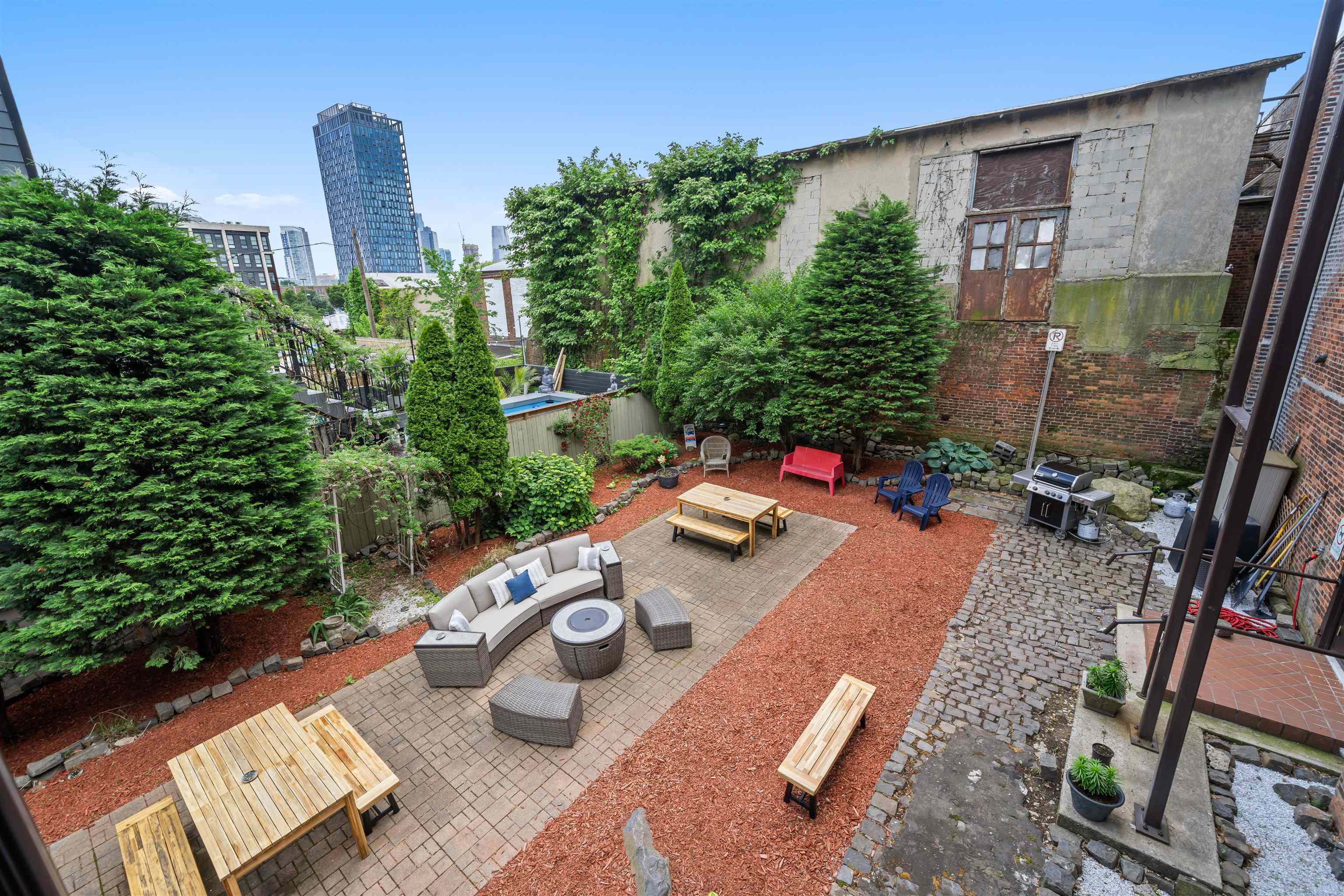 main property photo 25