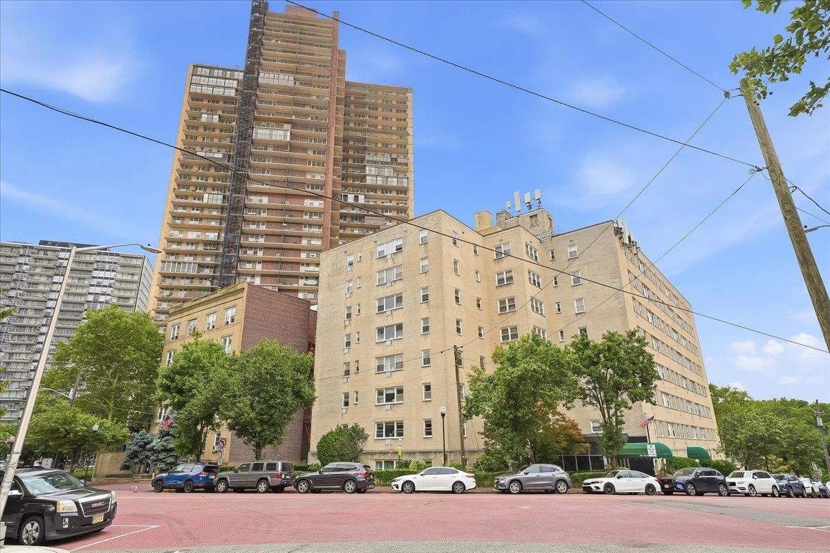 main property photo 32