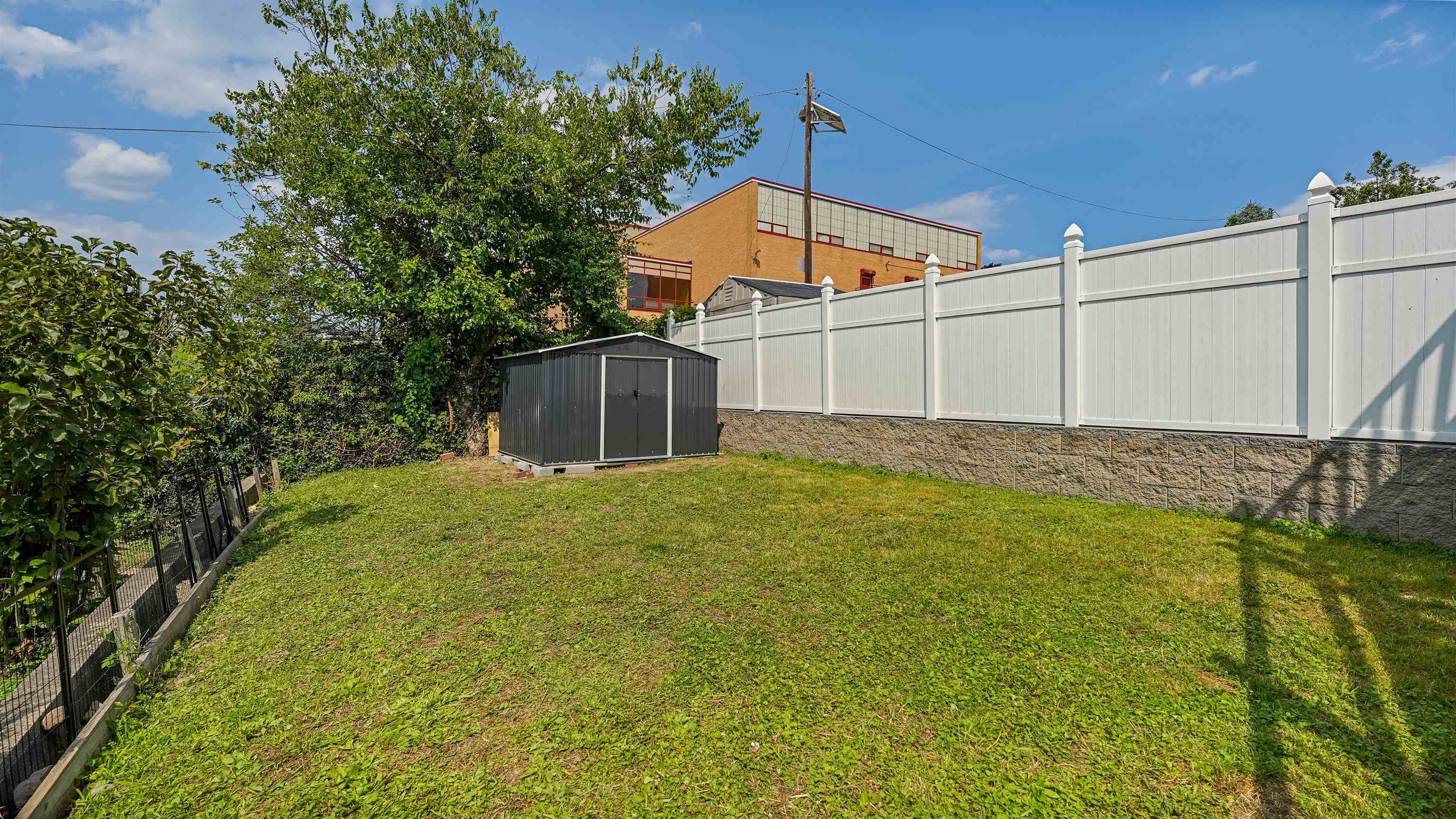 main property photo 17