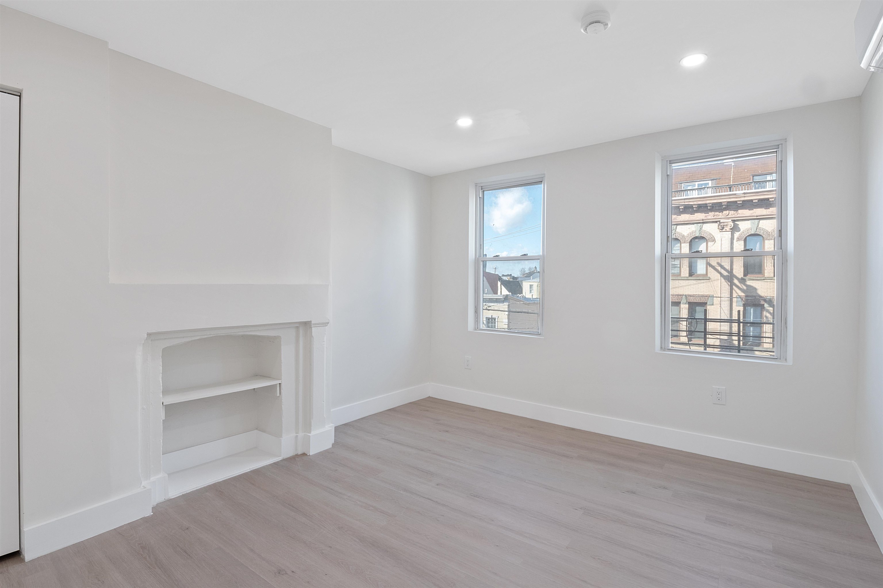 property viewer photo 7