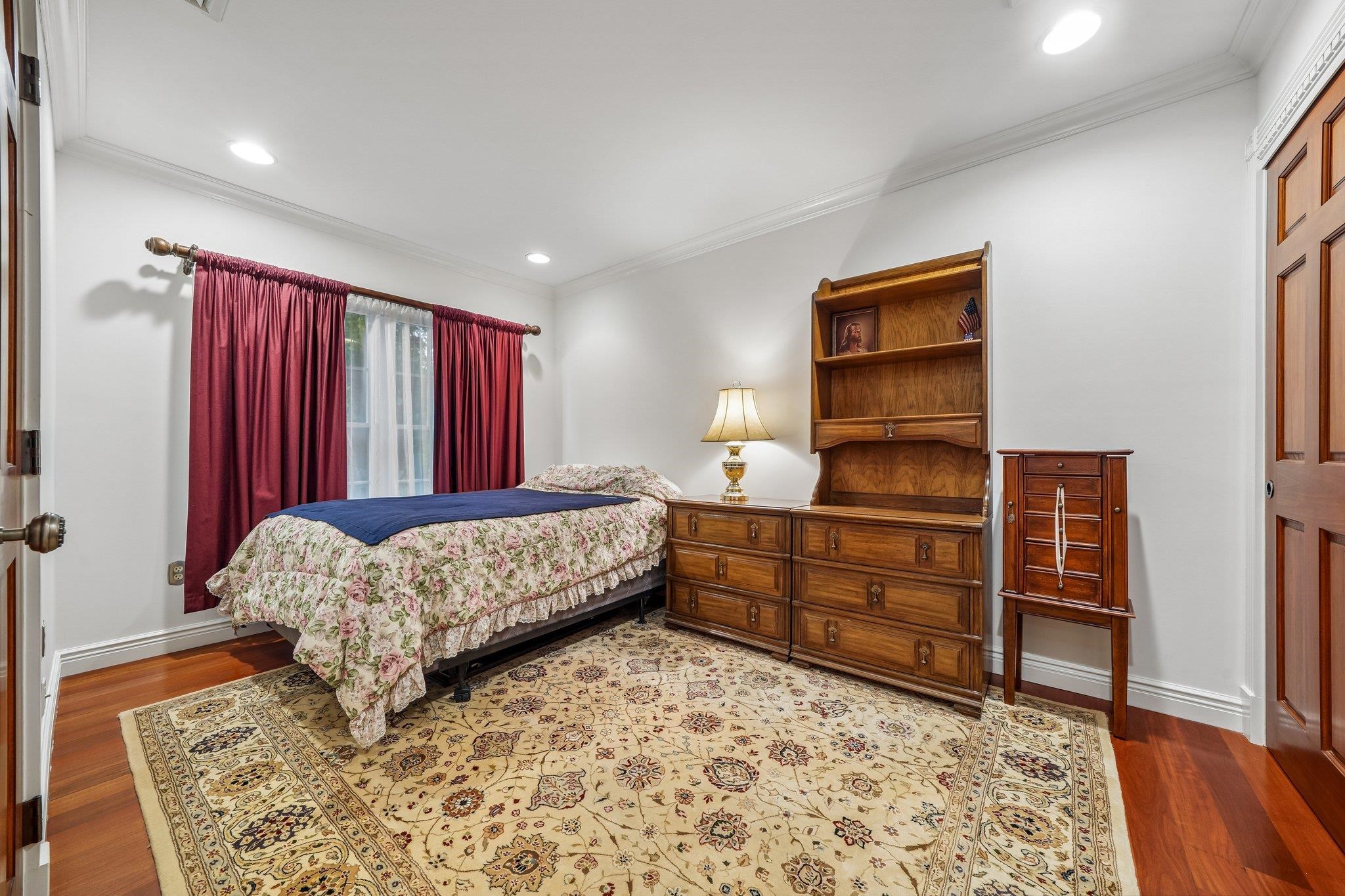 main property photo 34