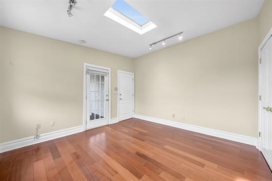 main property photo 16