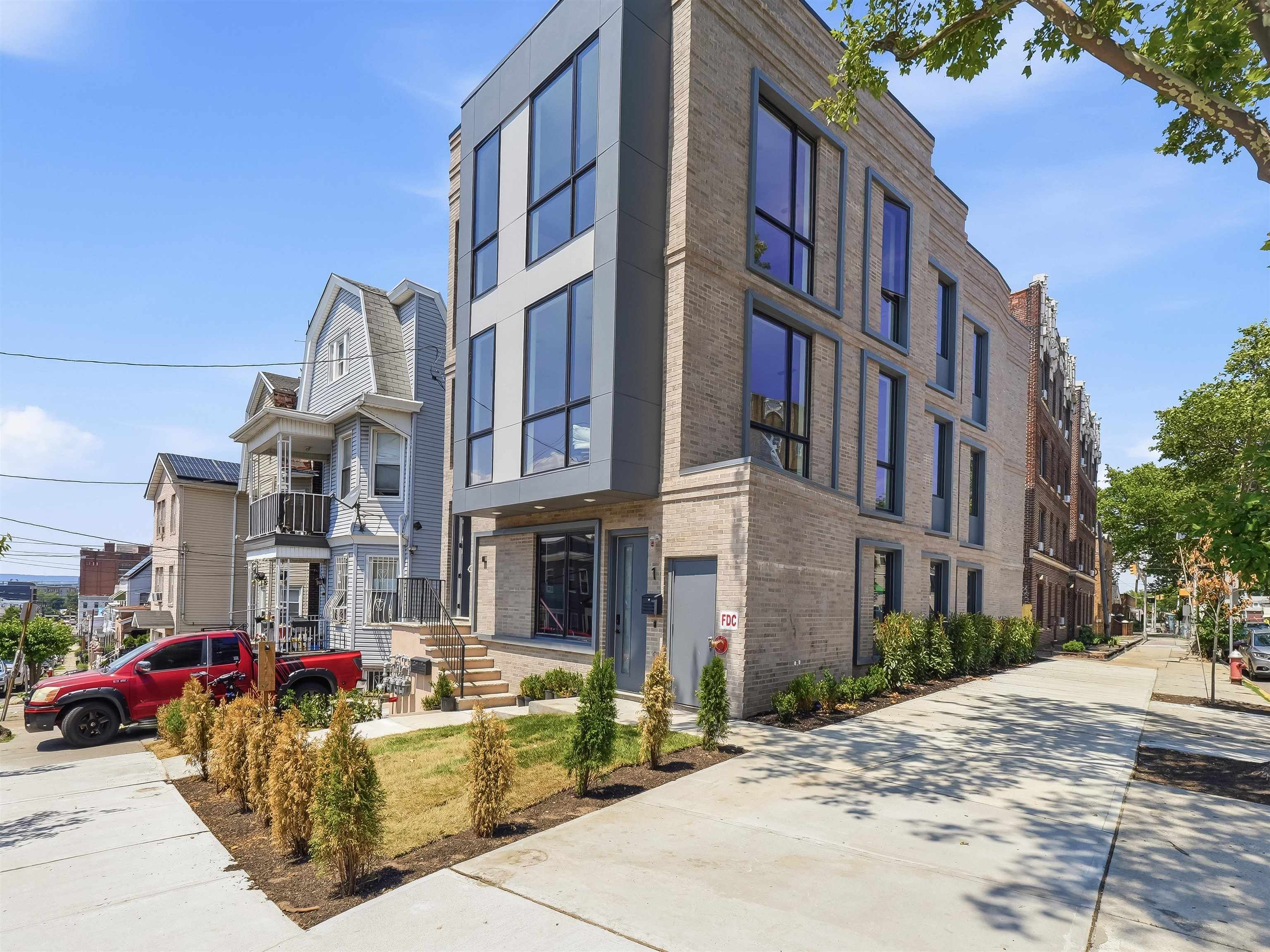 main property photo 25