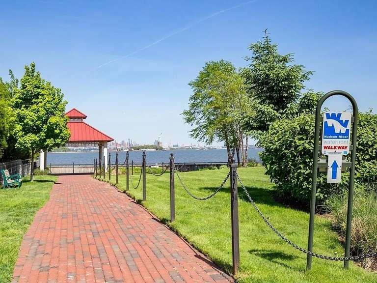 main property photo 17