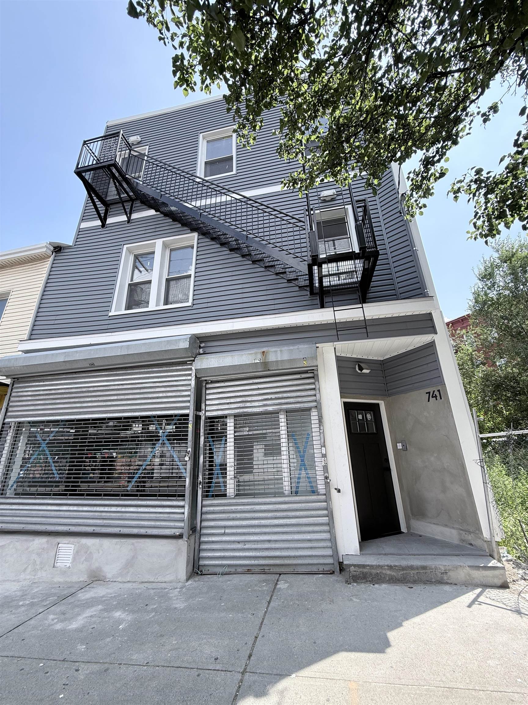 main property photo 11
