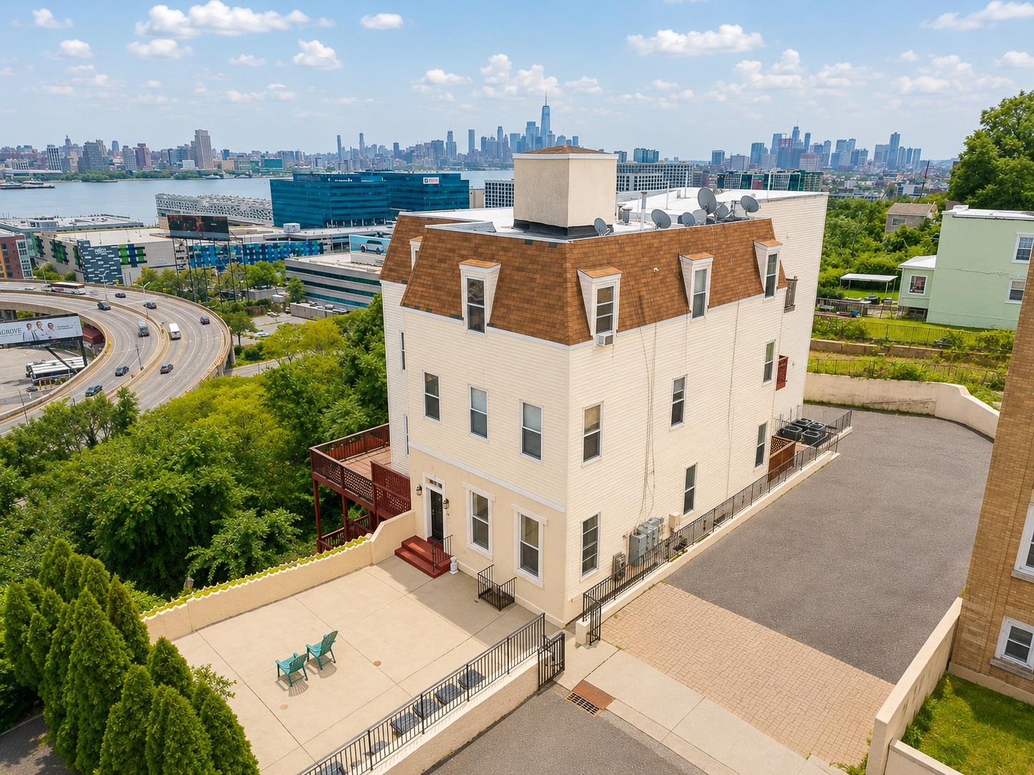 main property photo 19