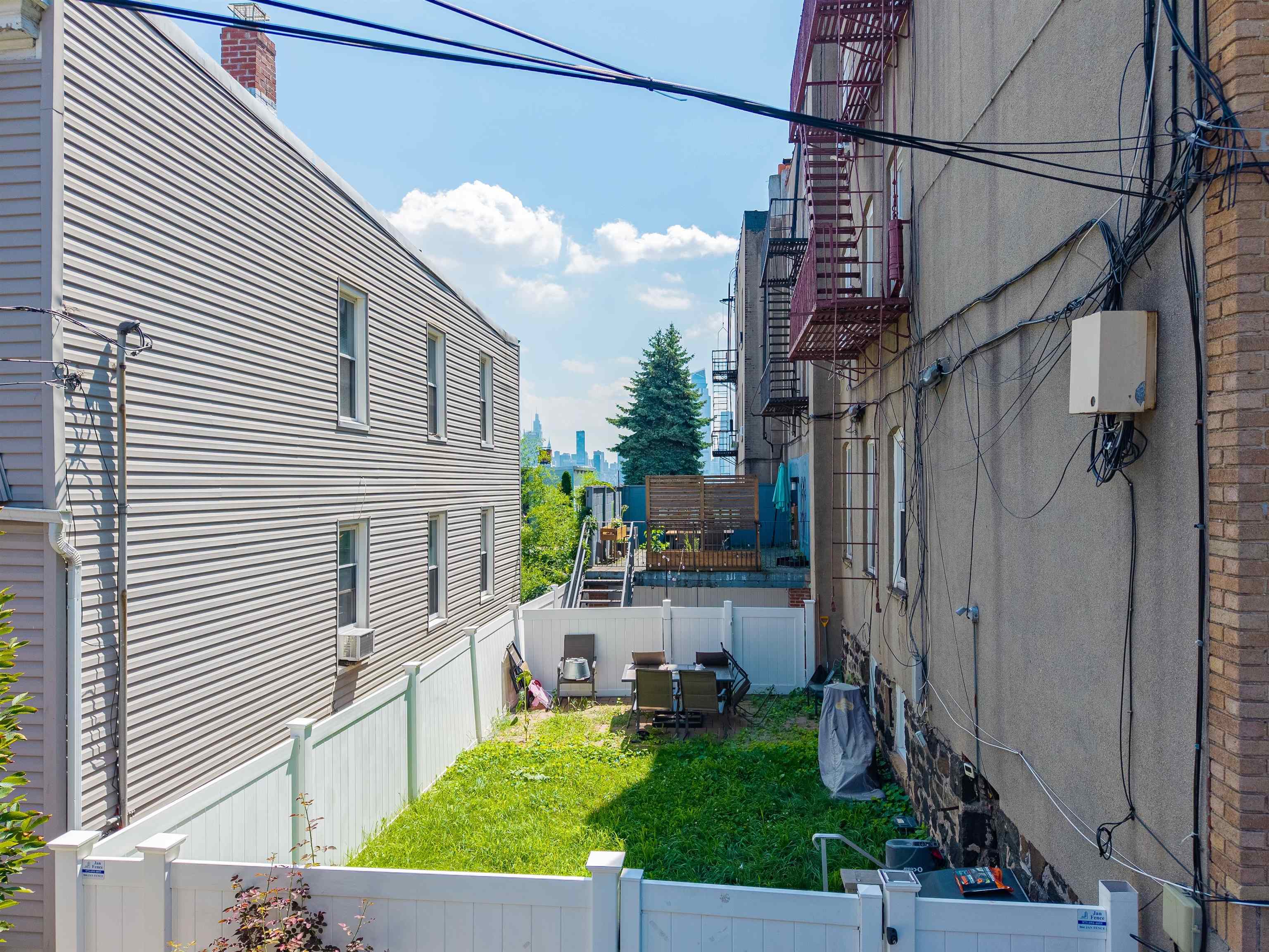 main property photo 16