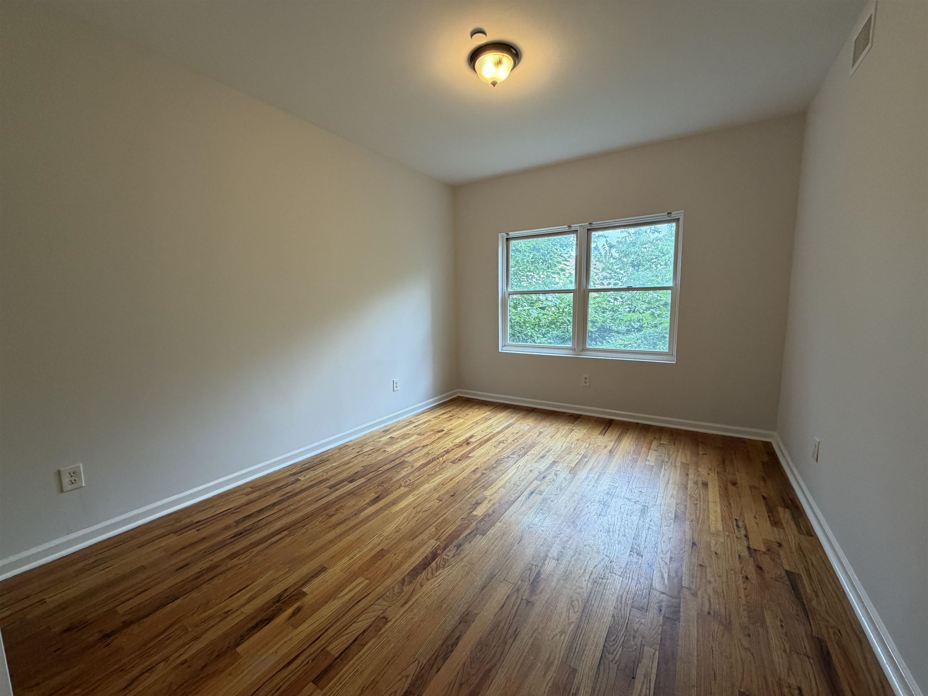 property viewer photo 2