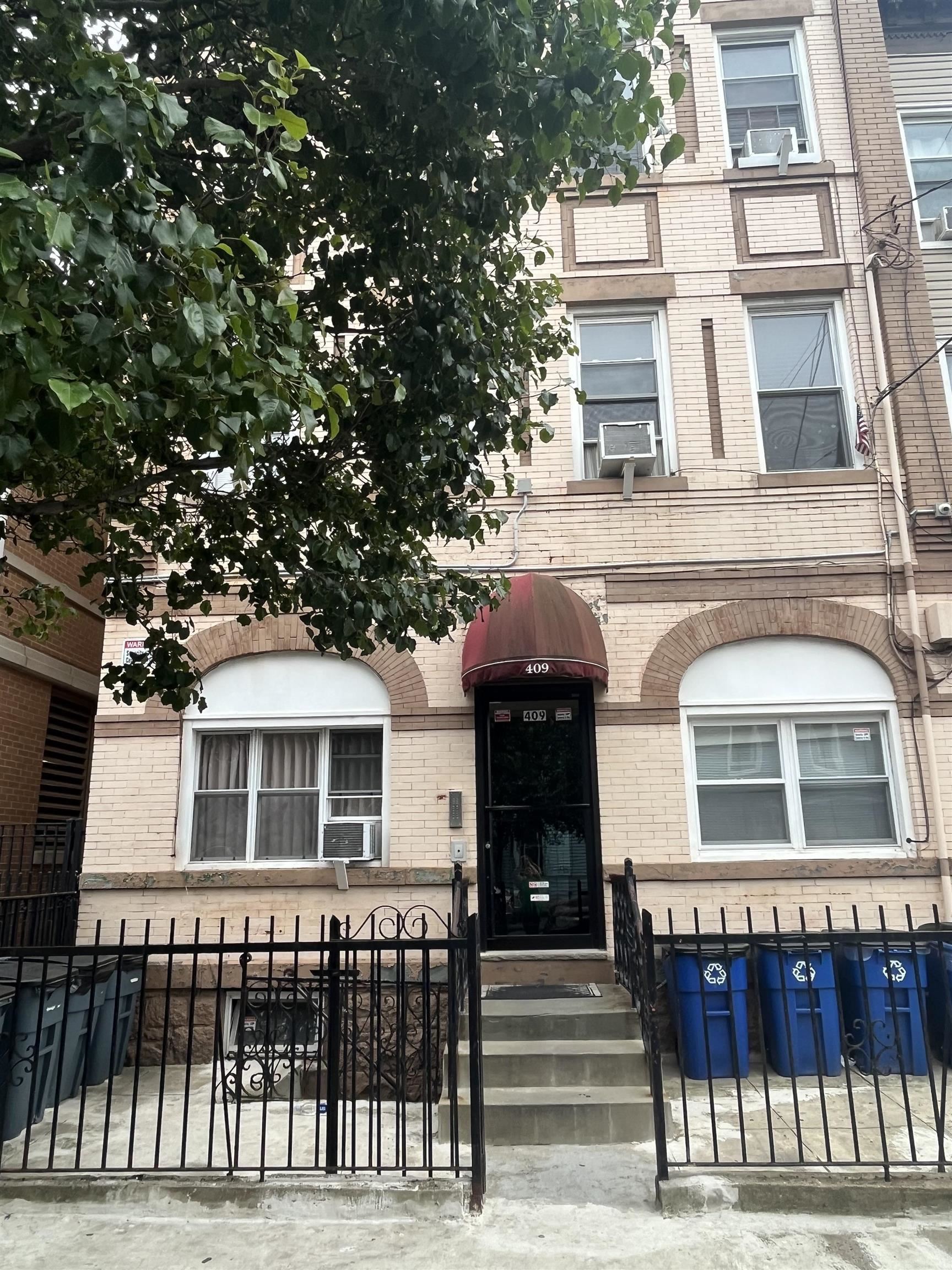 main property photo 13