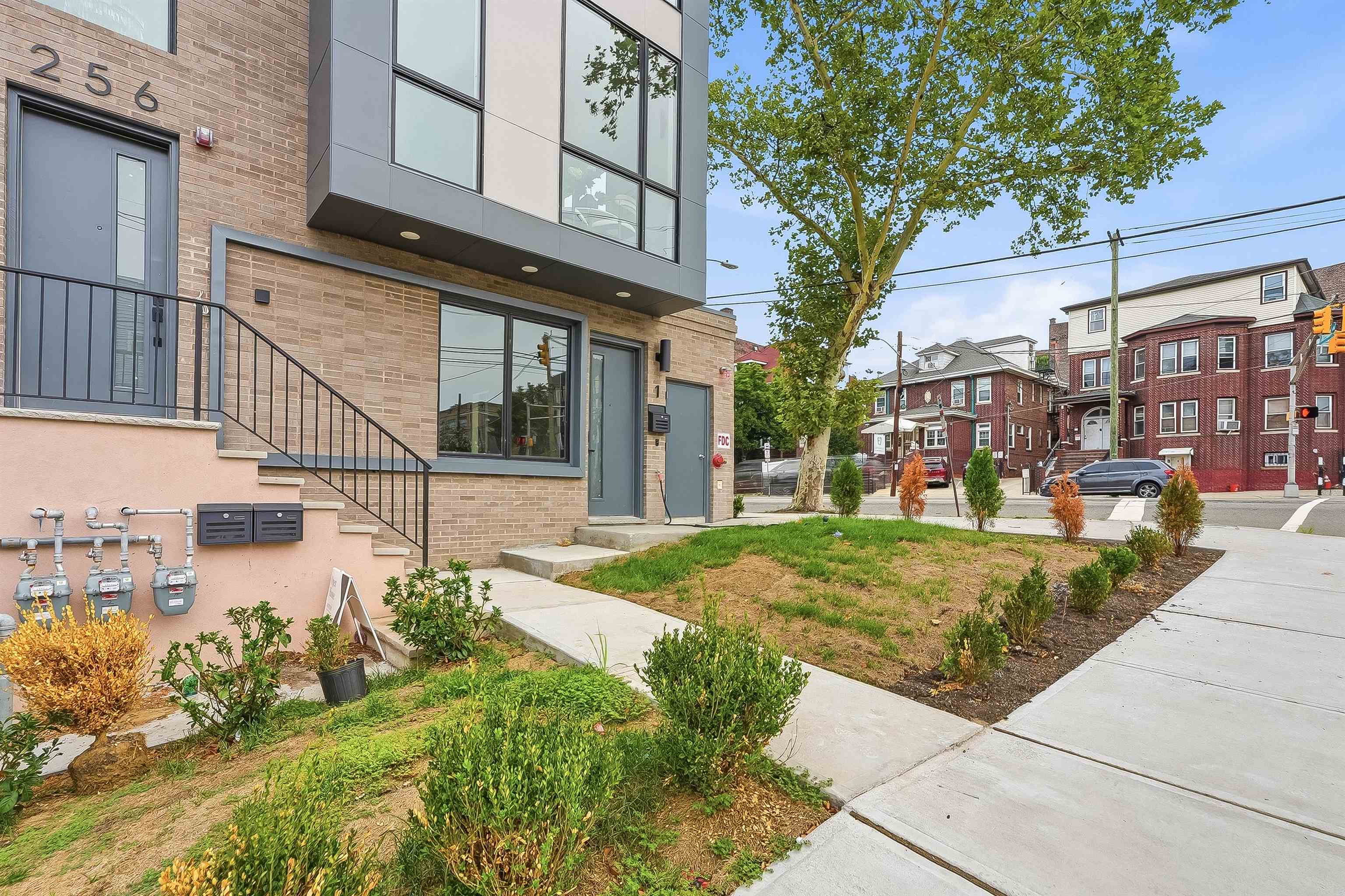main property photo 30