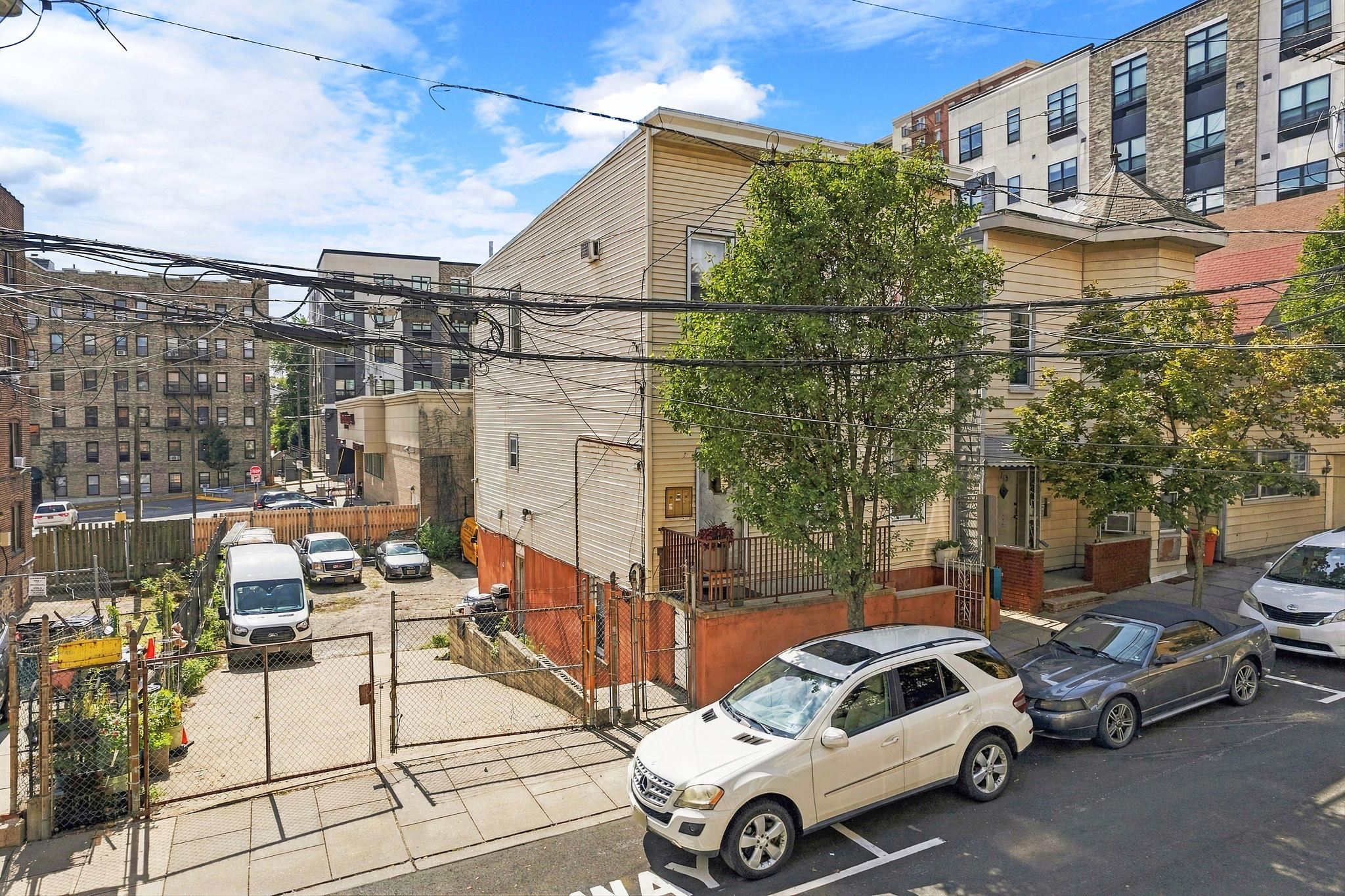 main property photo 23
