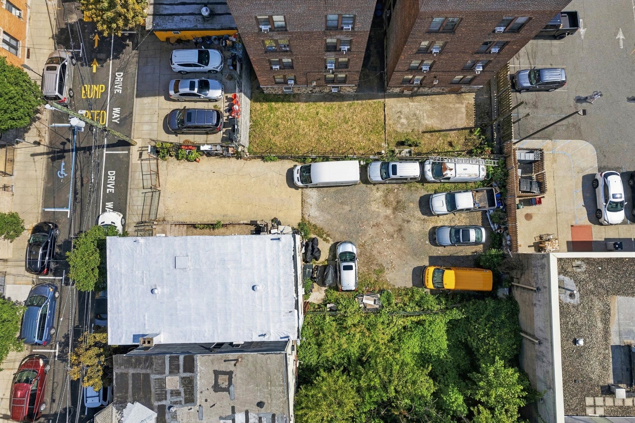 main property photo 25