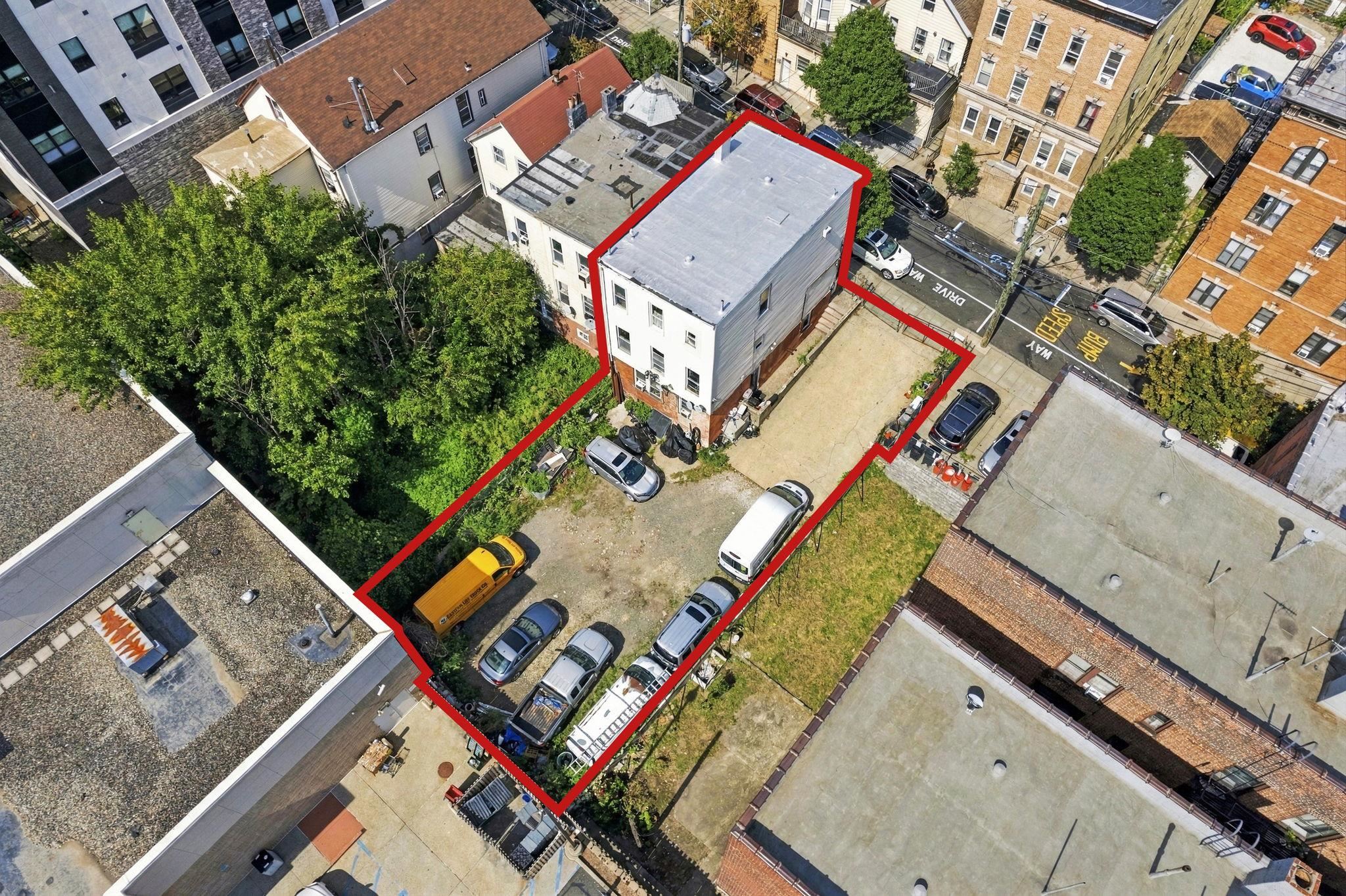 main property photo 28