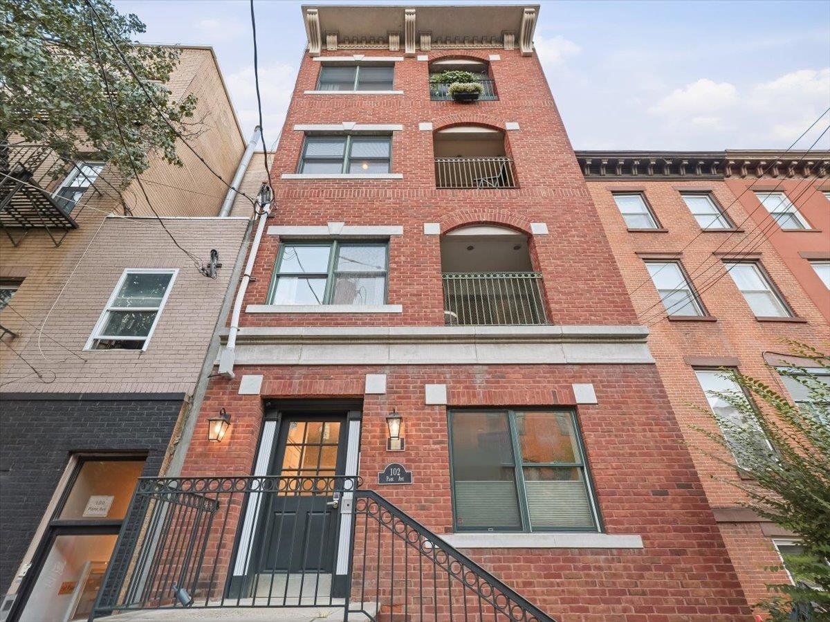 main property photo 28