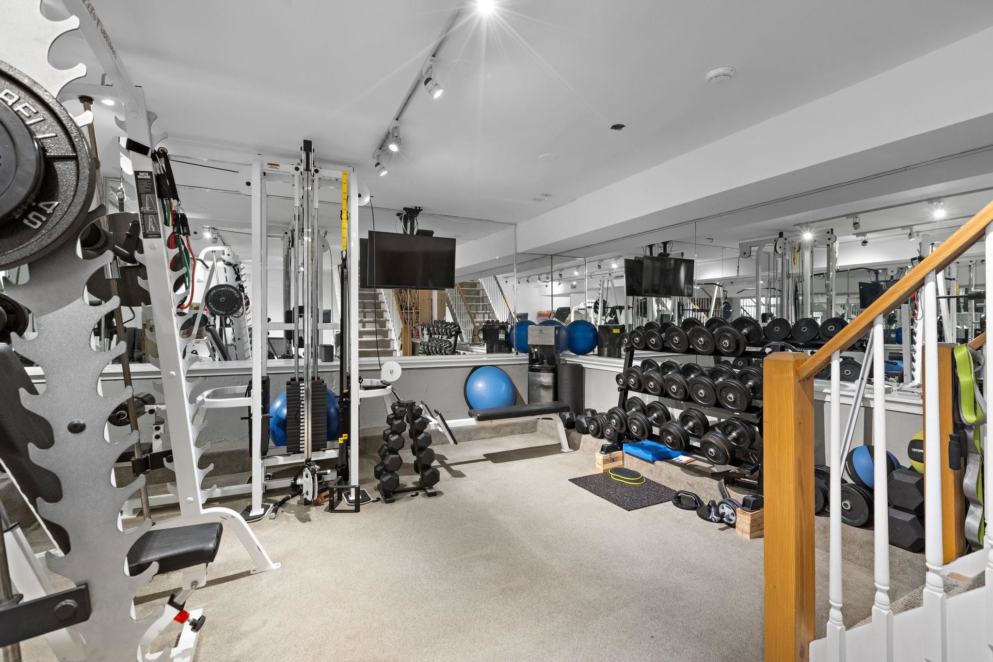 main property photo 30