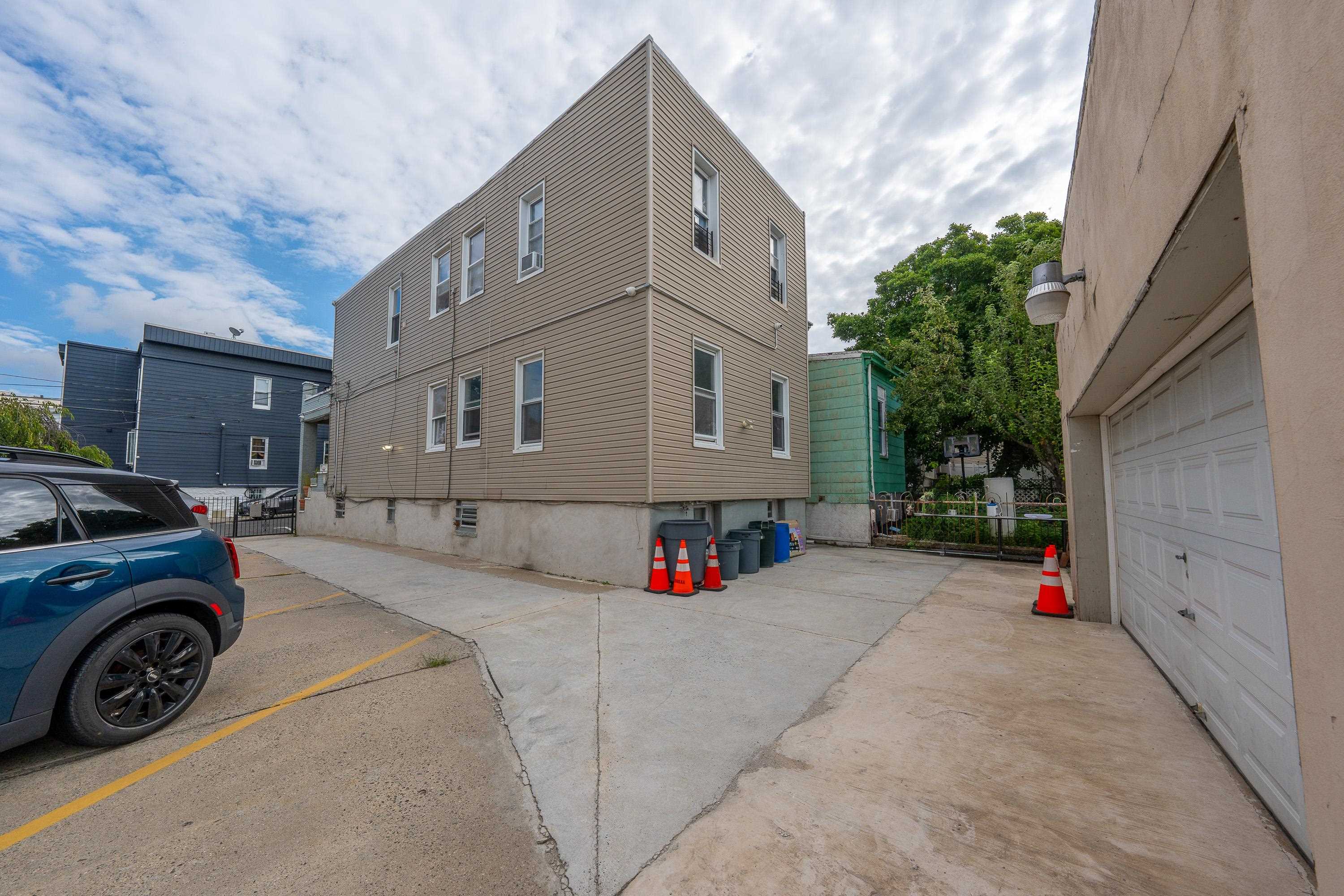 main property photo 16