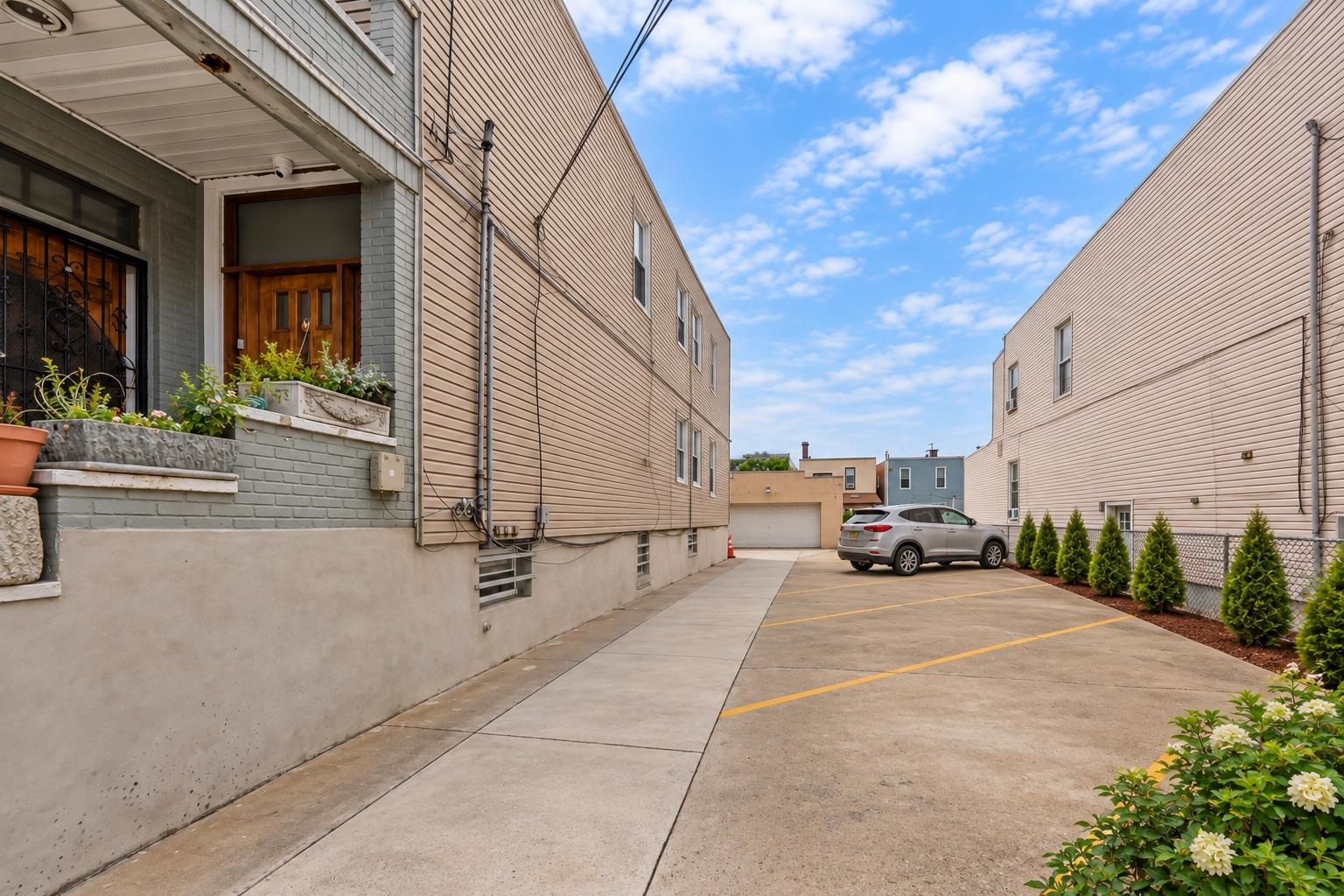 main property photo 17