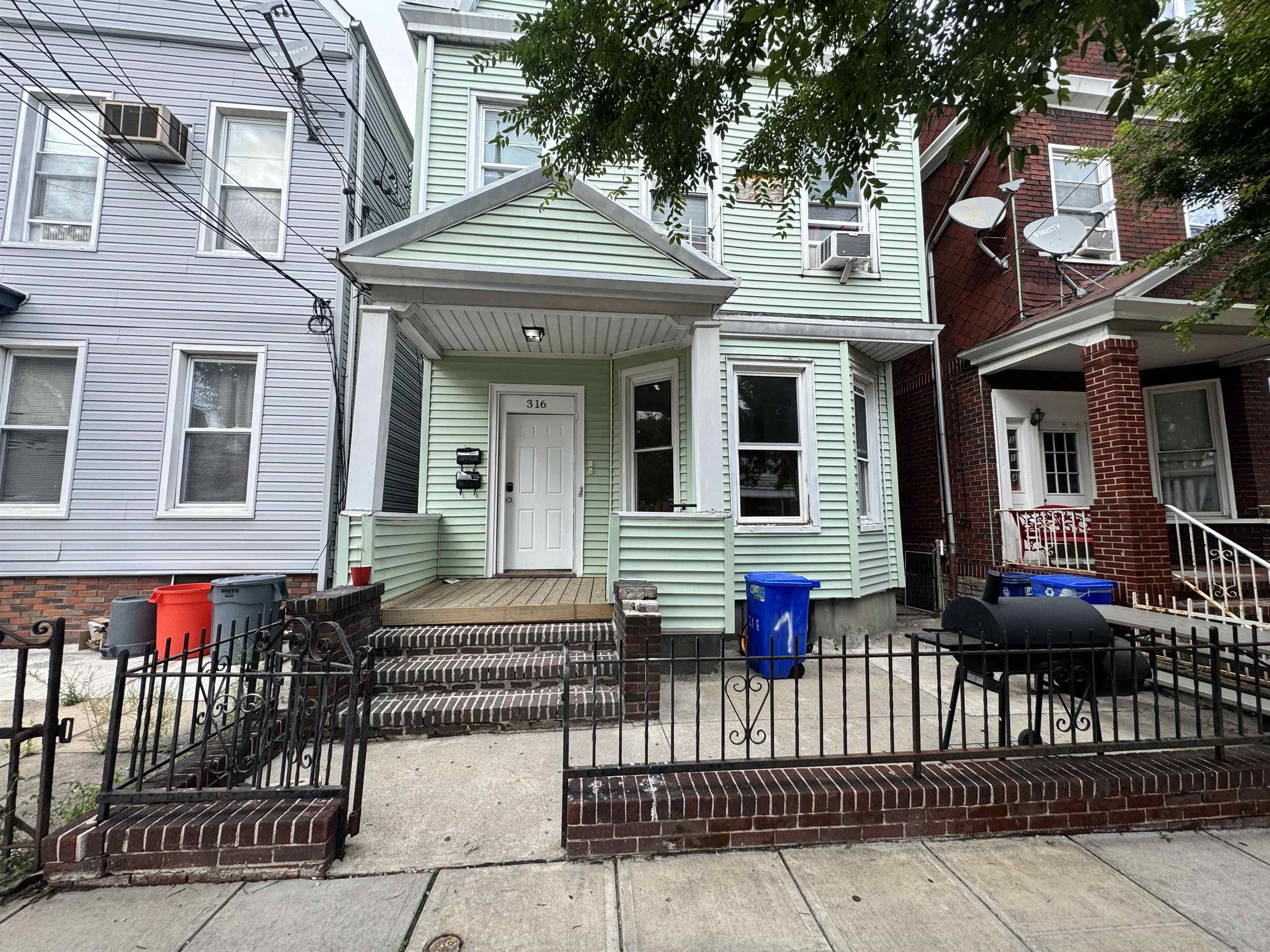main property photo 32