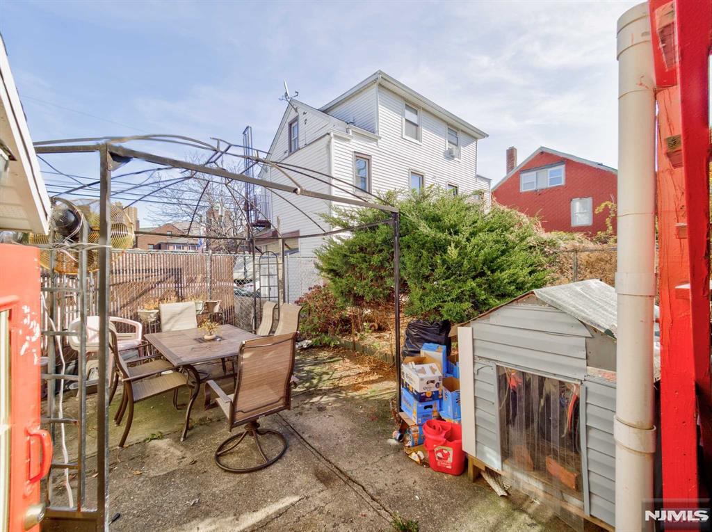 main property photo 13
