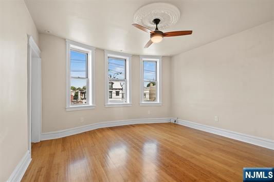 property viewer photo 4