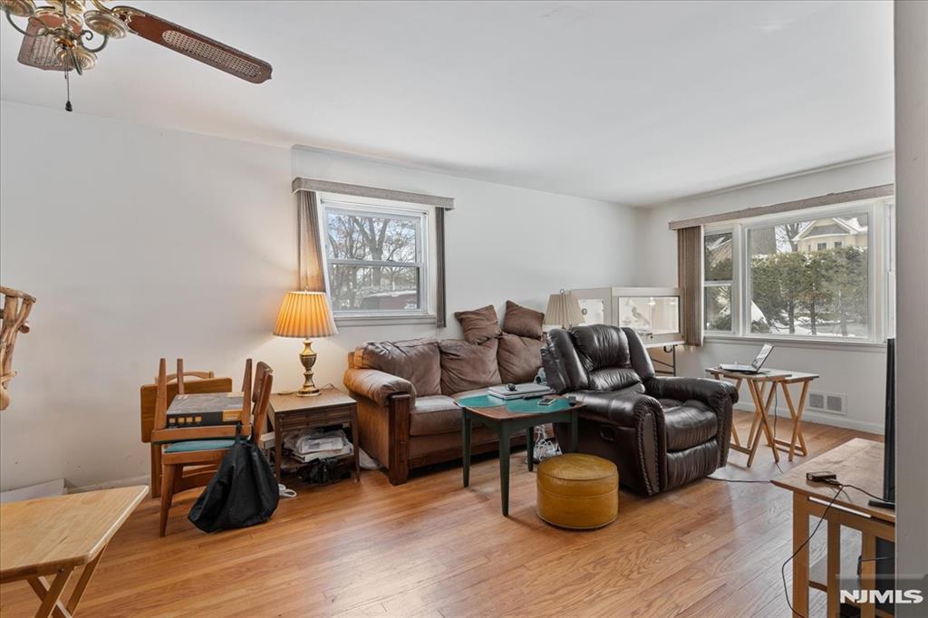 property viewer photo 3