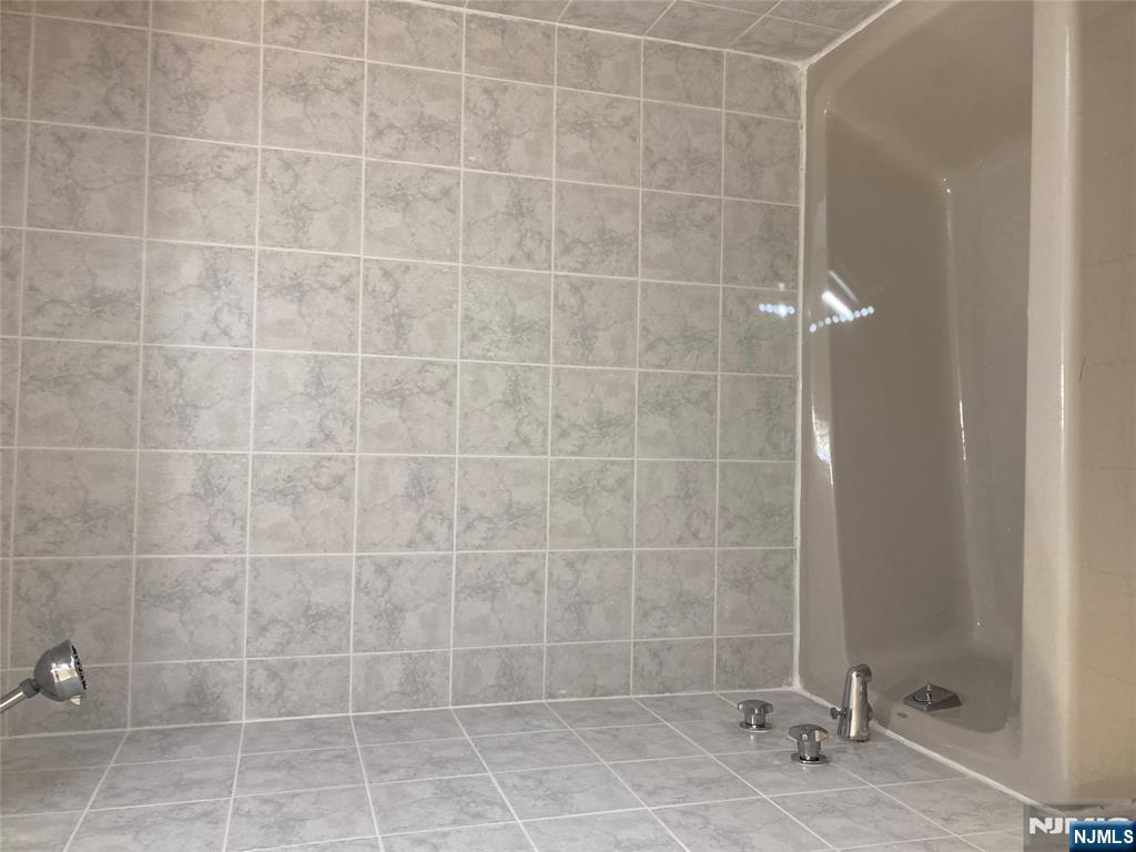 property viewer photo 7