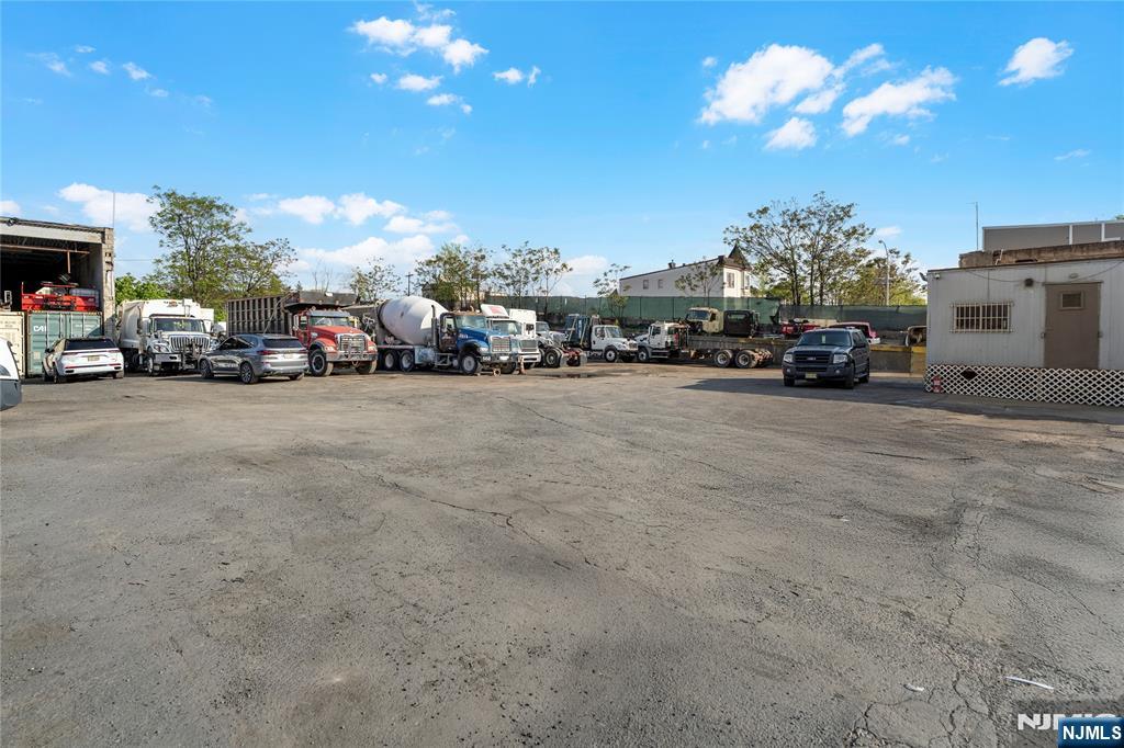 main property photo 16