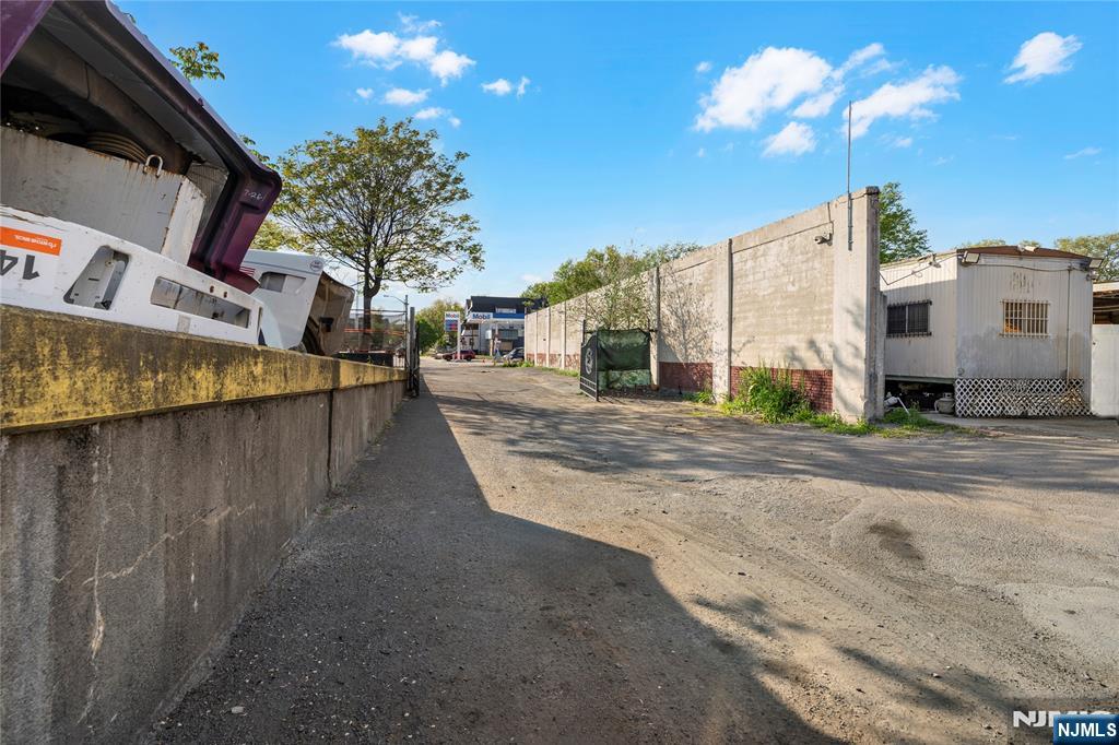 main property photo 18