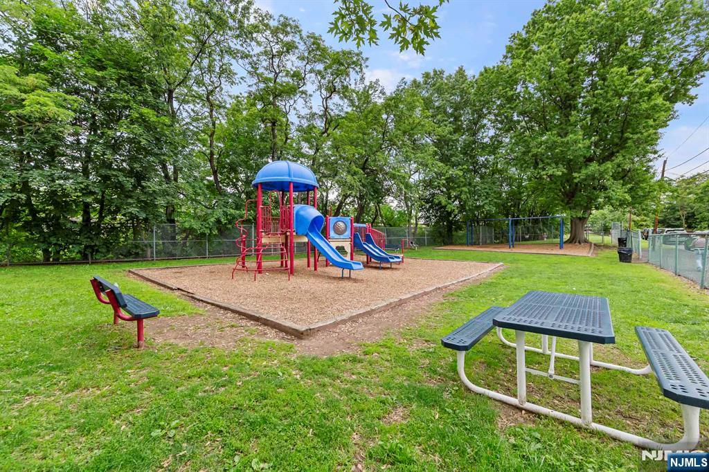 property viewer photo 31