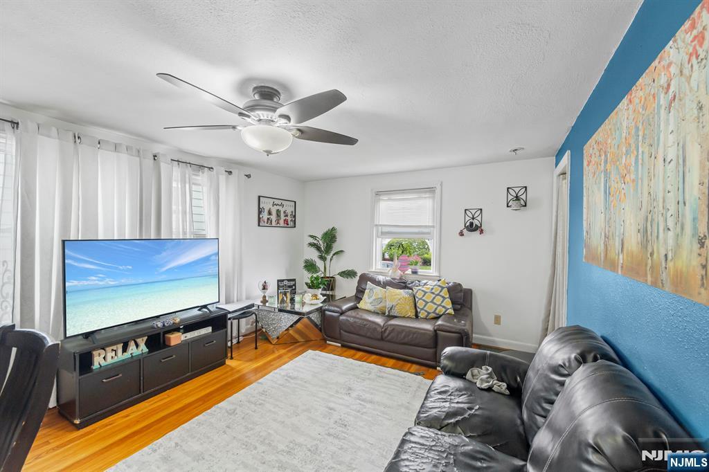 property viewer photo 6