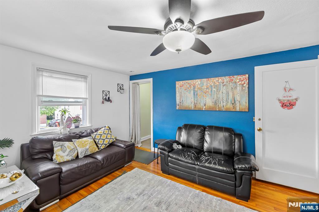 property viewer photo 7