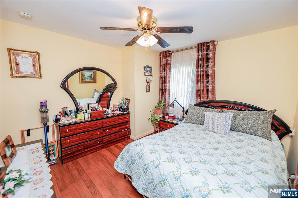 property viewer photo 12