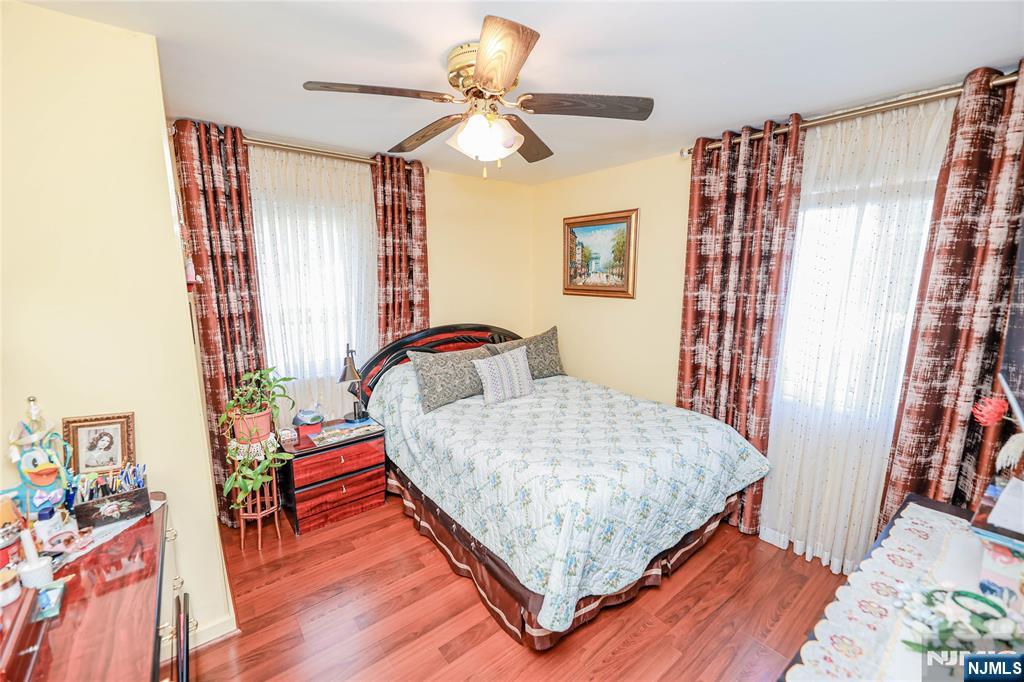 property viewer photo 13