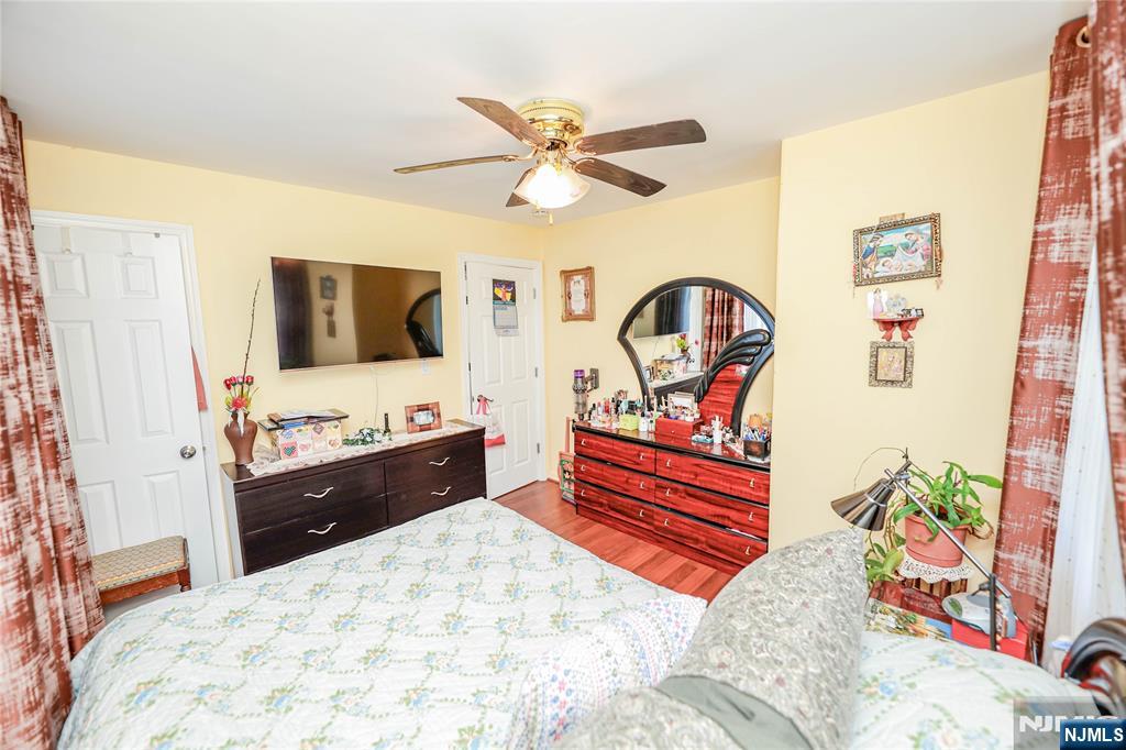 property viewer photo 14