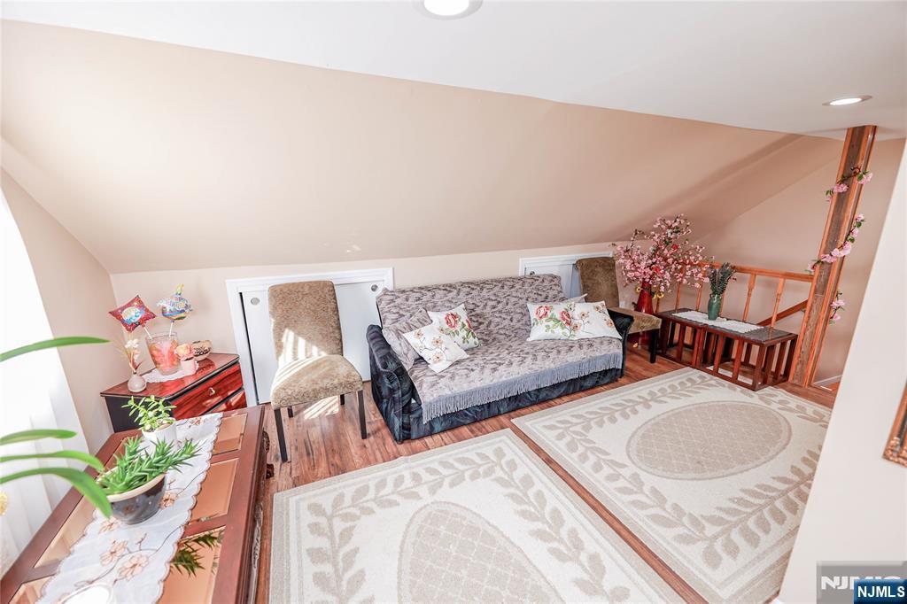 property viewer photo 17