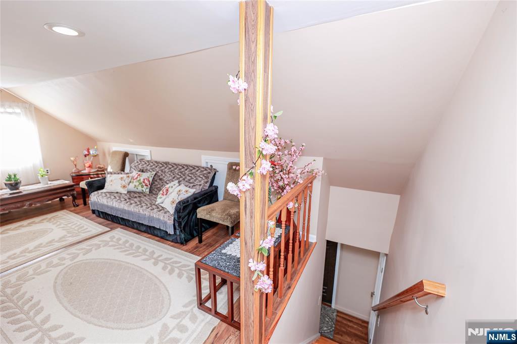 property viewer photo 18
