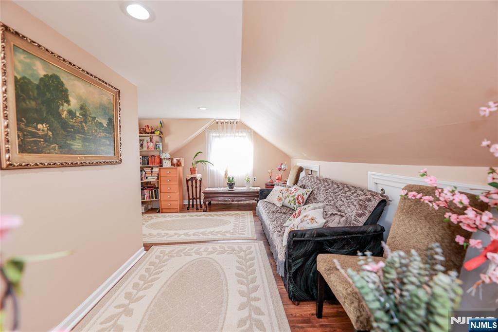 property viewer photo 19