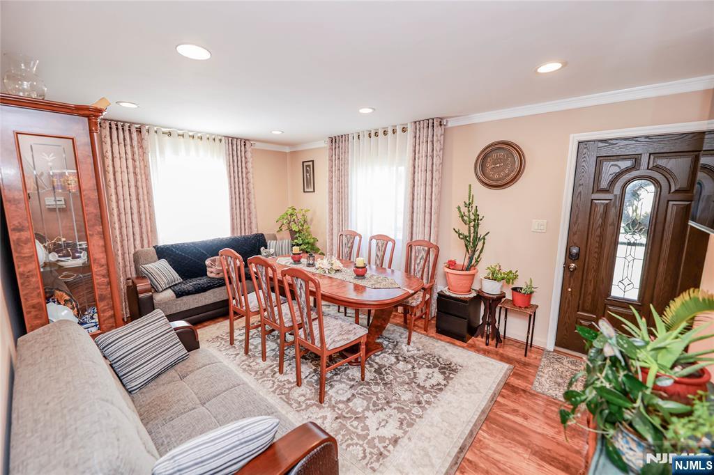 property viewer photo 2